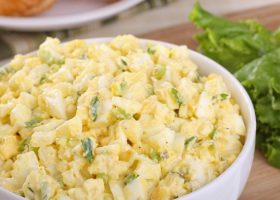 طريقة عمل سلطة البيض المسلوق