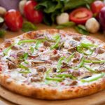 طريقة عمل بيتزا بالسجق