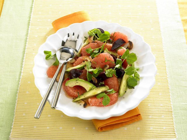 طريقة عمل سلطة الليمون الهندي والأفوكادو والشمندر