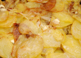 طريقة عمل بصل مشوي بالبطاطس