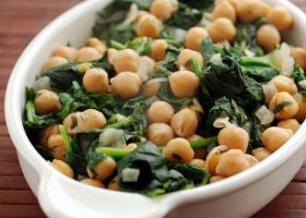 طريقة عمل السبانخ بالزيت والحمص