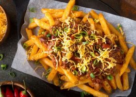 طريقة عمل بطاطس مقلية بالجبن واللحم المفروم