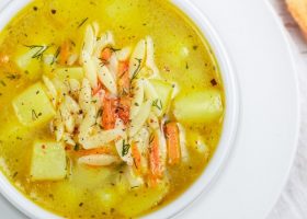 طريقة عمل شوربة البطاطس بلسان العصفور