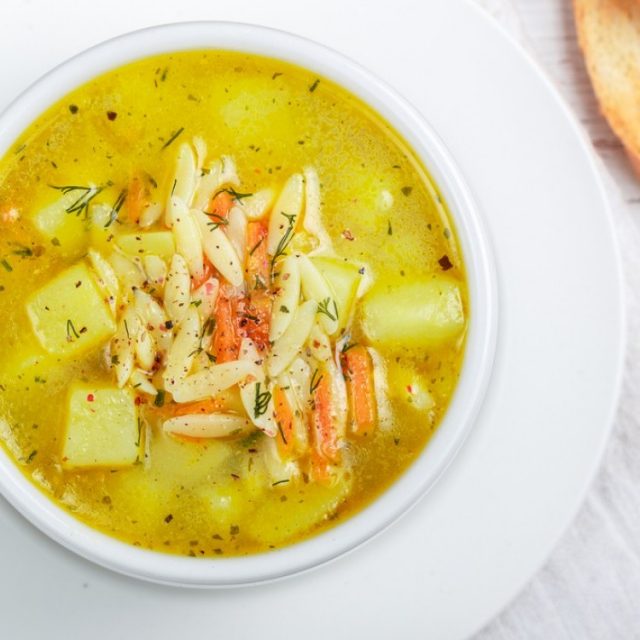 طريقة عمل شوربة البطاطس بلسان العصفور