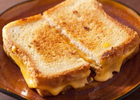 طريقة عمل توست مقلي بحشوة الدجاج