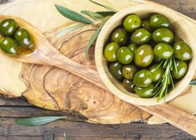 طريقة عمل زيتون مكلس