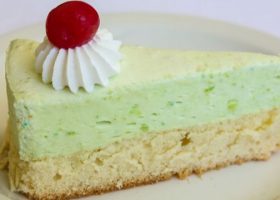 طريقة عمل كيكة الفستق بالحليب