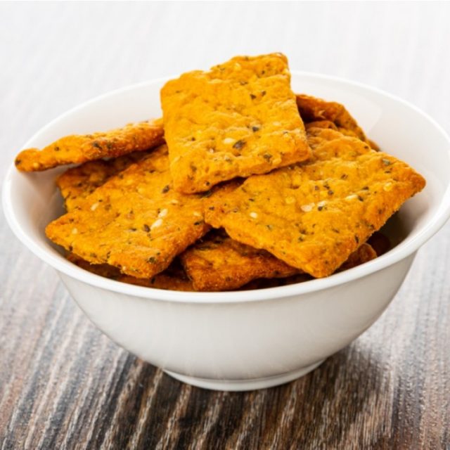 طريقة عمل بسكوت مالح بالزعتر