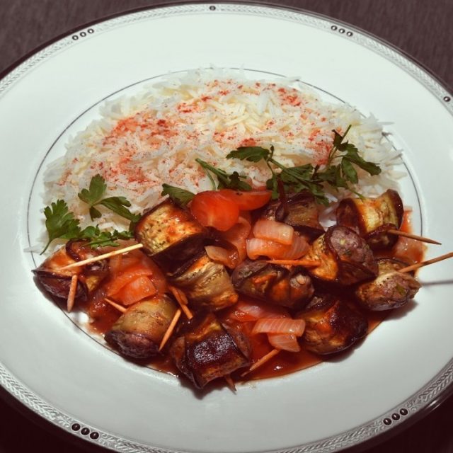 طريقة عمل يخنة الباذنجان المحشي مع الكفتة