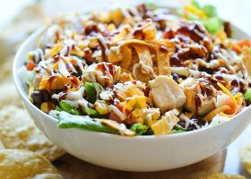 طريقة عمل سلطة دجاج بصوص الرانش والباربكيو