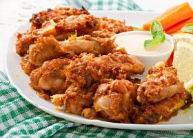 طريقة عمل أجنحة الدجاج بالثوم وجبن البارميزان