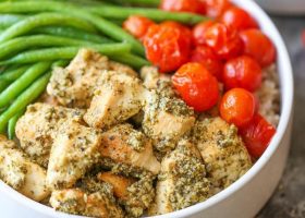 طريقة عمل سلطة الدجاج بالبستو