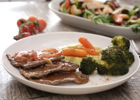 طريقة عمل ستيك بالطماطم والثوم