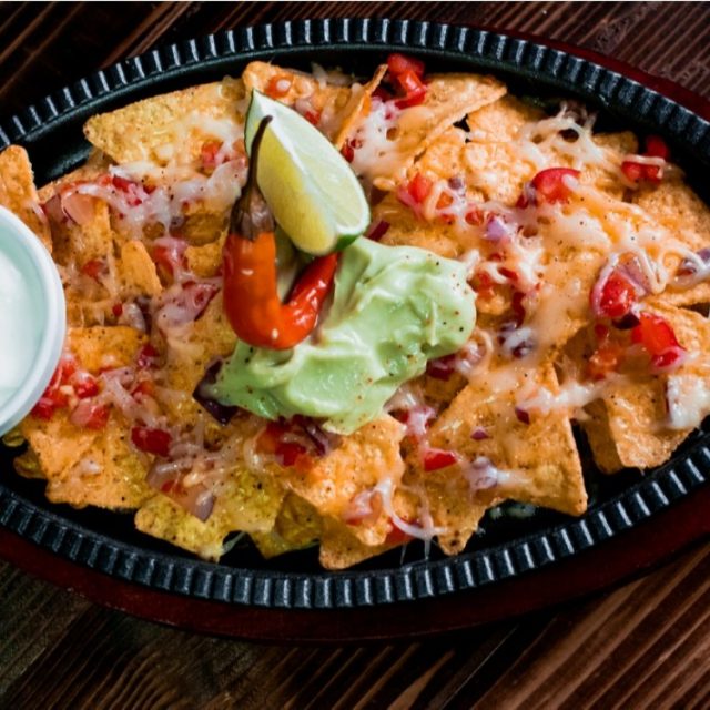 طريقة عمل سلطة الناتشوز بالأفوكادو