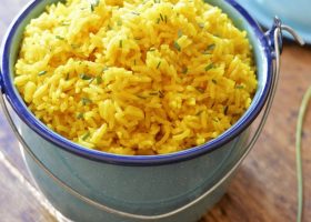 طريقة عمل رز بالكركم والليمون