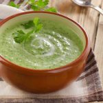 طريقة عمل شوربة السبانخ الكريمية
