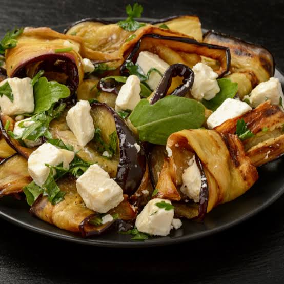 طريقة عمل سلطة الباذنجان المقلي بالجبن