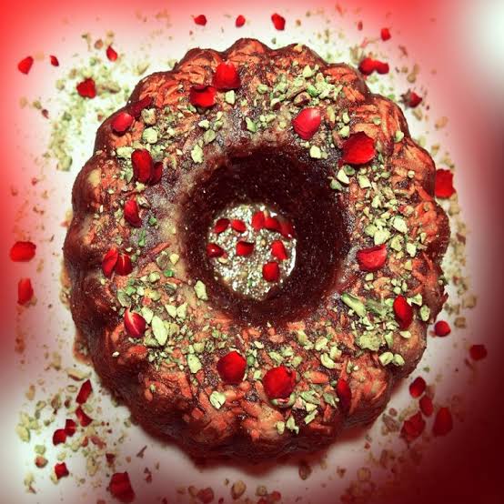 طريقة عمل الكيك الناشف بالفواكة المجففة والبهارات