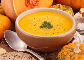 طريقة عمل شوربة القرع بالبطاطس