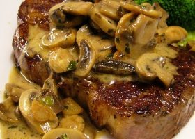 طريقة عمل ستيك فيليه بالكريمة والفطر