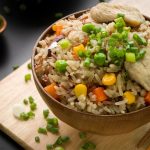 طريقة عمل أرز مقلي بالدجاج والخضار