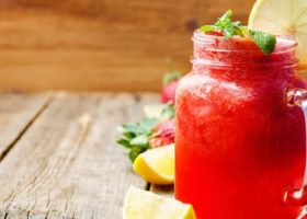 طريقة عمل ليموناضة بالفراولة