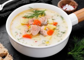 طريقة عمل شوربة السلمون بالكريمة