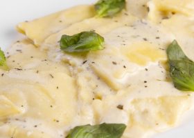 طريقة عمل رافيولي بالبشاميل