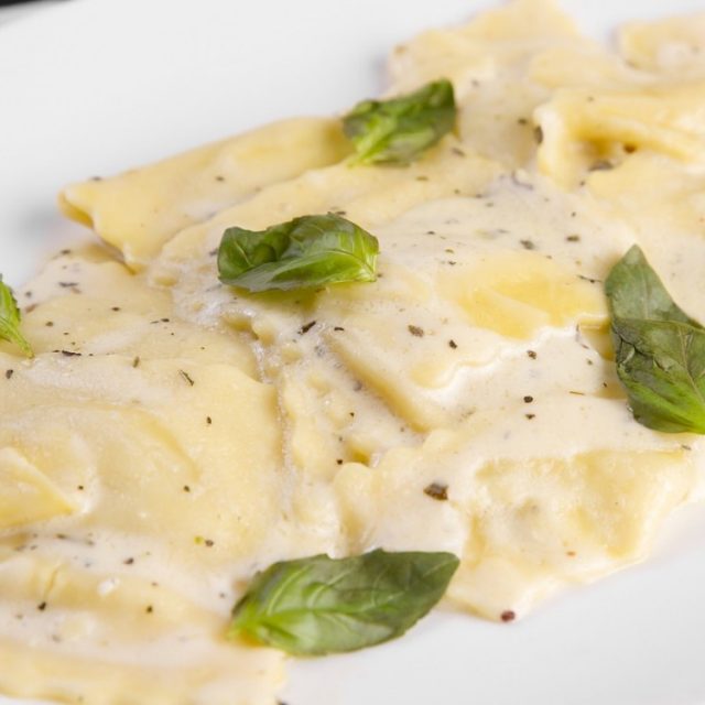 طريقة عمل رافيولي بالبشاميل