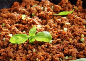 طريقة عمل حمسة اللحم المفروم بالطماطم