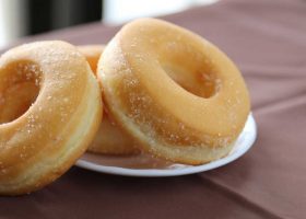 طريقة عمل الدونات المقلية بدون بيض