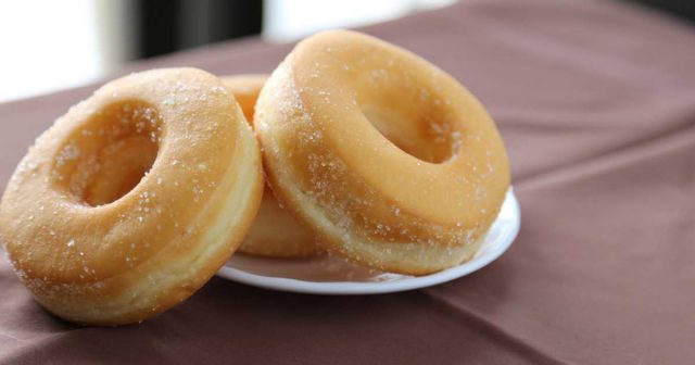 طريقة عمل الدونات المقلية بدون بيض