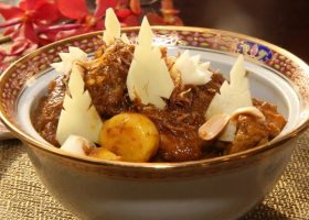 طريقة عمل دجاج بالزنجبيل والفول السوداني