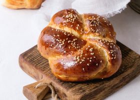 طريقة عمل خبز السمسم الهش