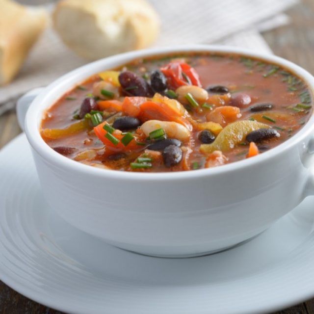 طريقة عمل شوربة الفاصوليا السوداء