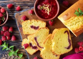 طريقة عمل كيك بمربى التوت