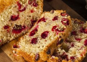 طريقة عمل كيكة التوت البري الأحمر