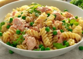 طريقة عمل سلطة تونا بالمكرونة والبازيلا