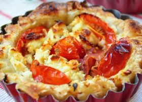 طريقة عمل تارت الطماطم الكرزية وجبن الماعز