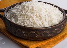 طريقة عمل الأرز المشخول بالبصل