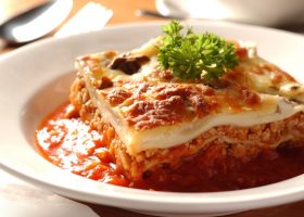 طريقة عمل لازانيا باللحم والصلصة وجبن الريكوتا