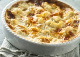 طريقة عمل صينية مكرونة بالجبن والقشطة