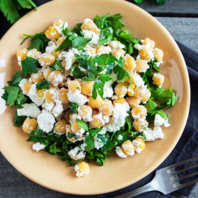 طريقة عمل سلطة السبانخ مع جبن الفيتا