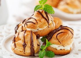 طريقة عمل حلى البف بالكريمة والشوكولاتة