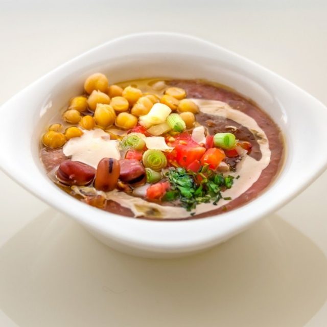 طريقة عمل فول مدمس باللبن