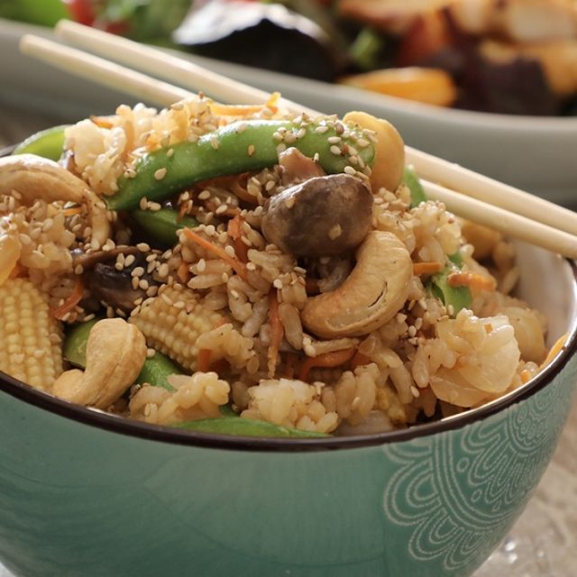 طريقة عمل الأرز الصيني بالخضار