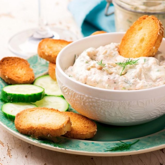 طريقة عمل تغمسية الجبن بالأعشاب