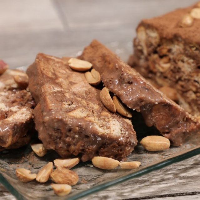 طريقة عمل ليزي كيك بزبدة الفول السوداني