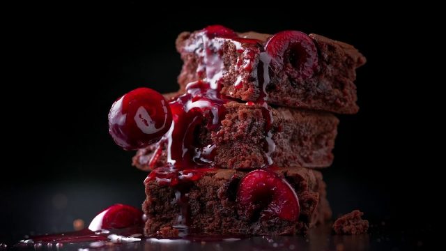 طريقة عمل براونيز بالكرز والشوكولاتة