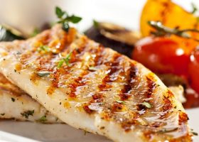 طريقة عمل سمك مشوي بالباربيكيو صوص بالتتبيلة